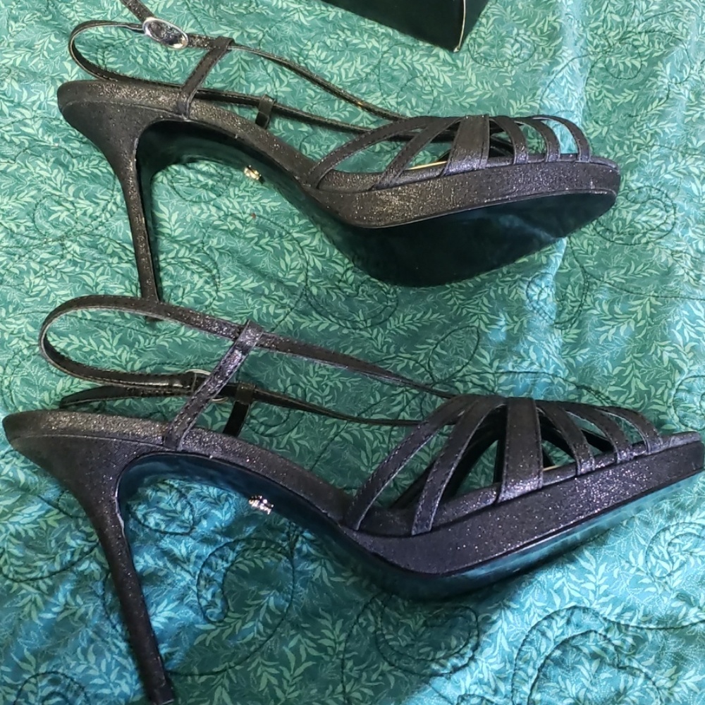 Heels - Picture 3 of 4